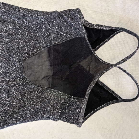 Lululemon Workout Top - Picture 3 of 5